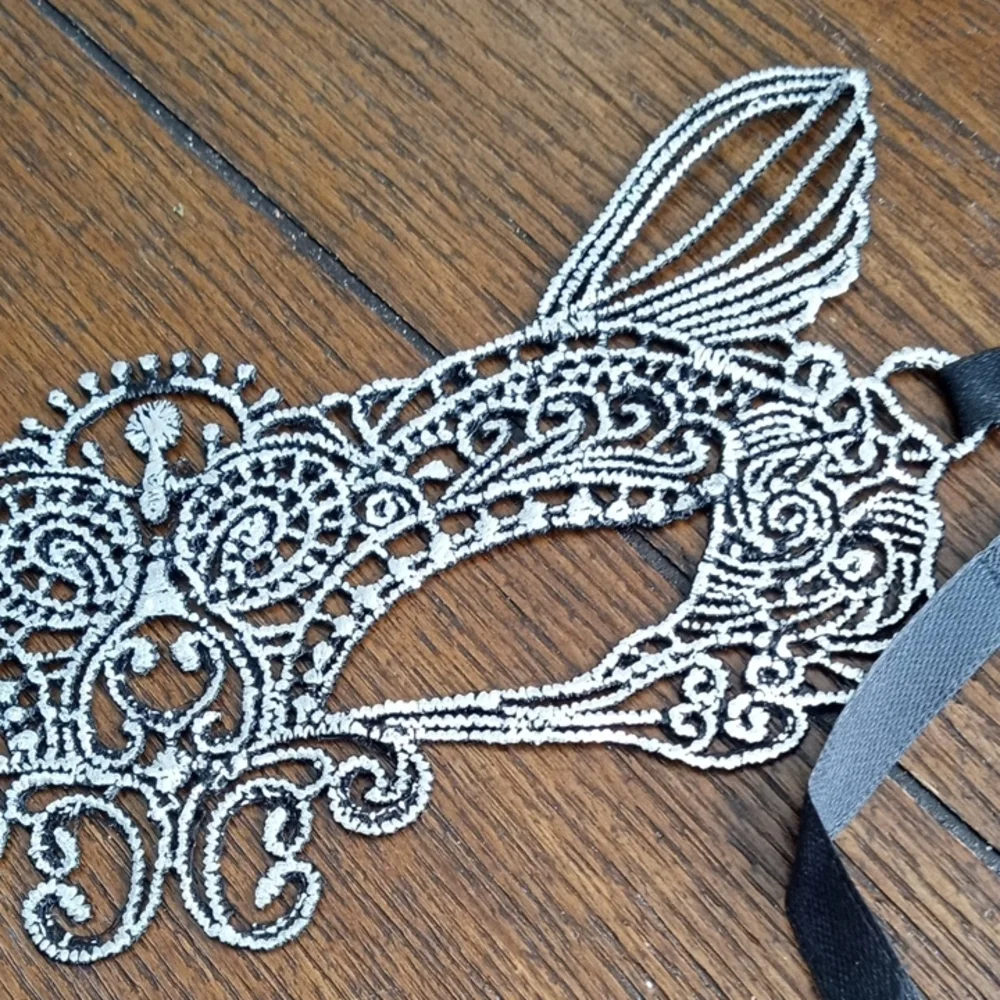 Elegant Silver Lace Masquerade Mask